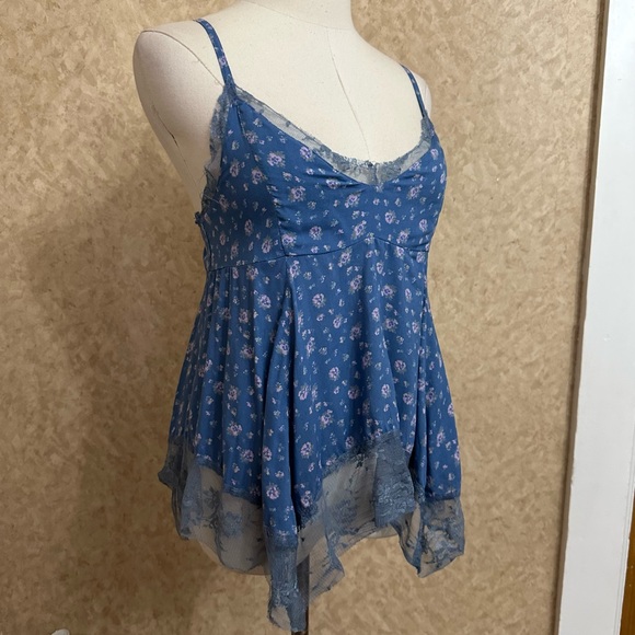 Hollister Light Blue Lace Trim Ditsy Floral Asymetrical Flowy Babydoll Tank Top - Picture 1 of 7